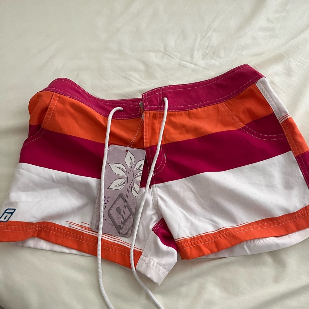 New (tagged) women’s shorts